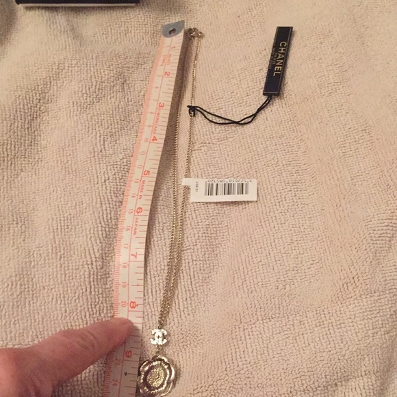 Chanel white necklace w cc logo - Picture 8 of 15